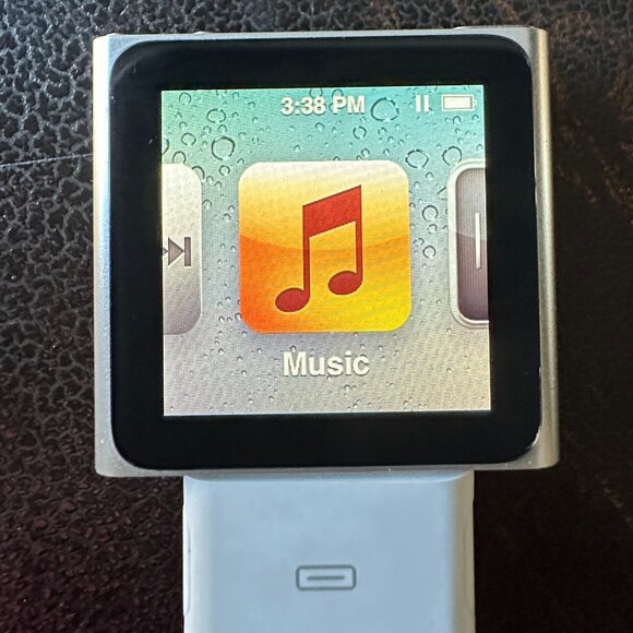 Apple iPod Nano 6th gen with Apple charging cable-8GB - Picture 1 of 5